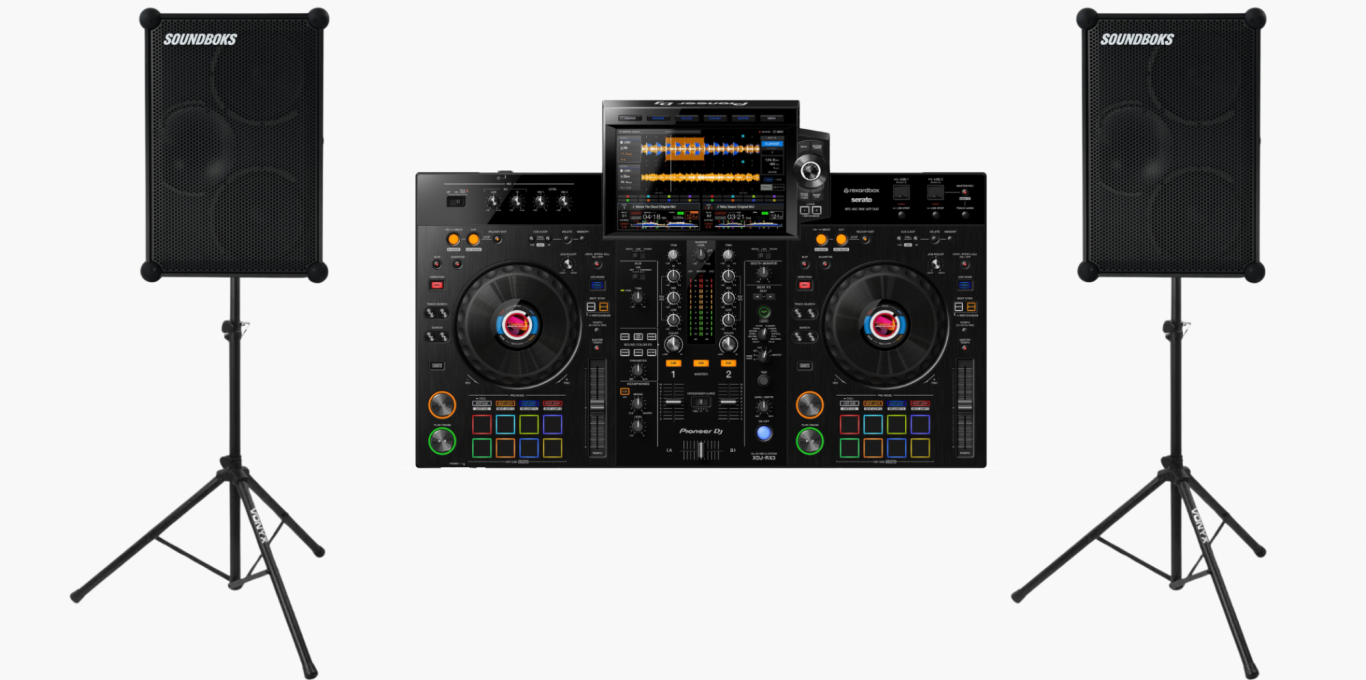 DJ Paket - für 210 € 2× SOUNDBOKS 4 mit Stativen und Pioneer XDJ-RX3 DJ-Controller – komplettes DJ-Setup
